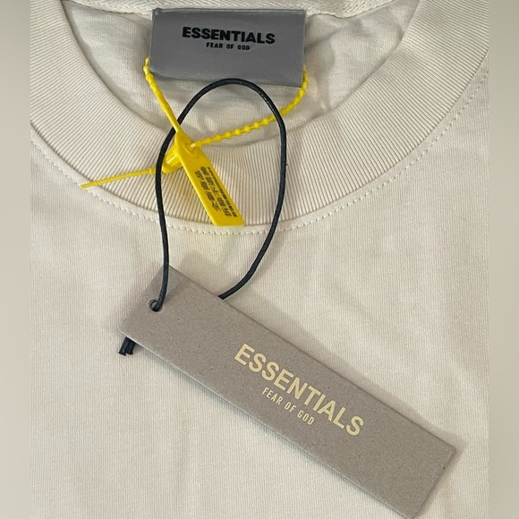 Medium Size Unisex Essential T-shirts - Picture 2 of 5